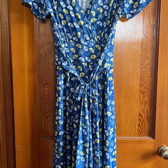 Karina Margaret Dress in Blue with Ginko leaves, M/L - Picture 2 of 2